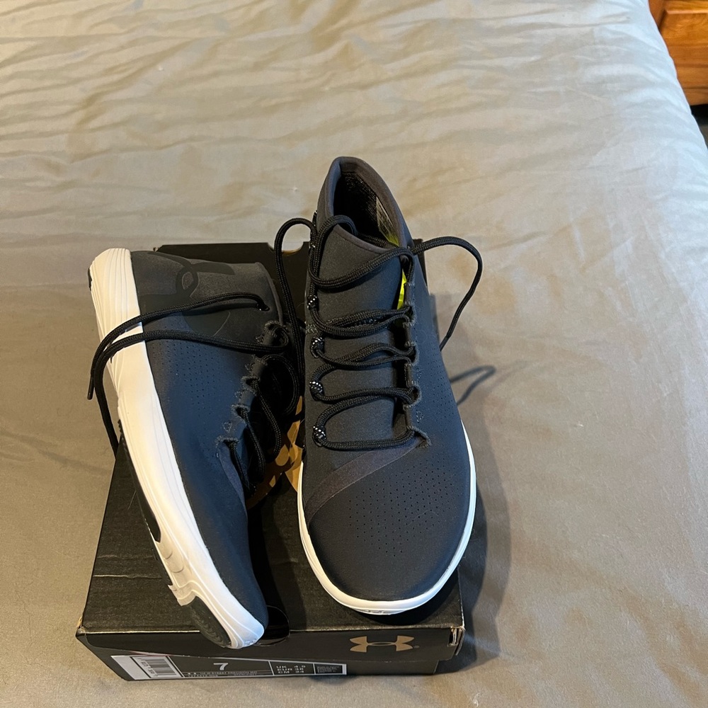 Under Armour Shoes size 7